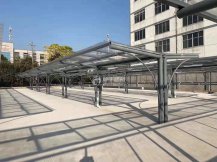 <b>鋼結(jié)構(gòu)配耐力板自行車充電車棚安裝完成</b>